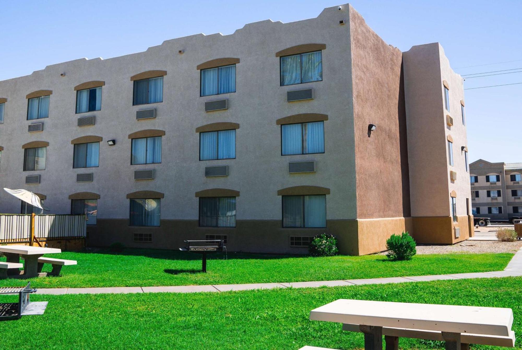 Super 8 By Wyndham Yuma Otel Dış mekan fotoğraf