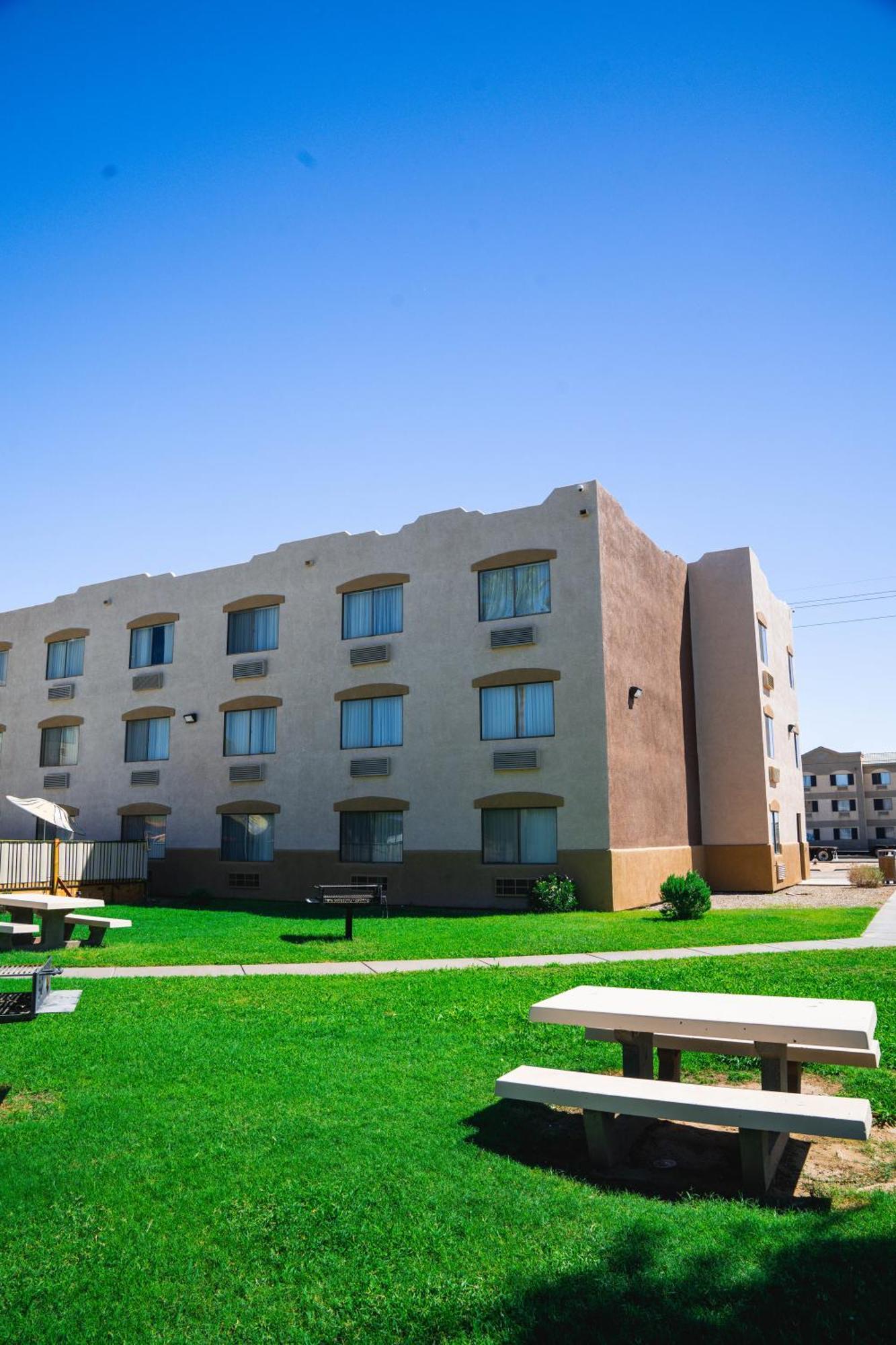Super 8 By Wyndham Yuma Otel Dış mekan fotoğraf