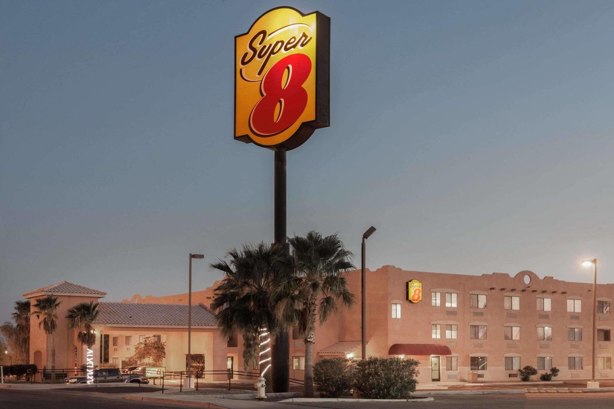 Super 8 By Wyndham Yuma Otel Dış mekan fotoğraf
